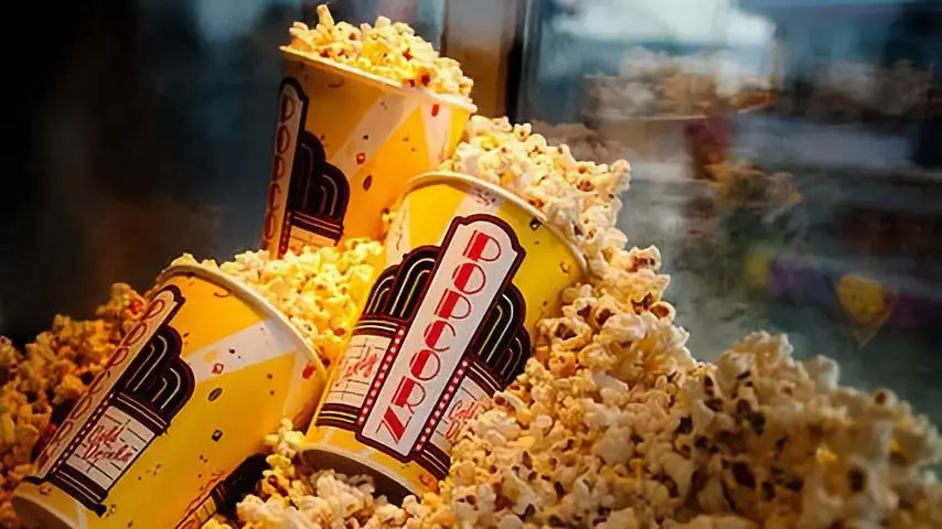 为什么电影院爆米花卖那么贵，而且还有人买？